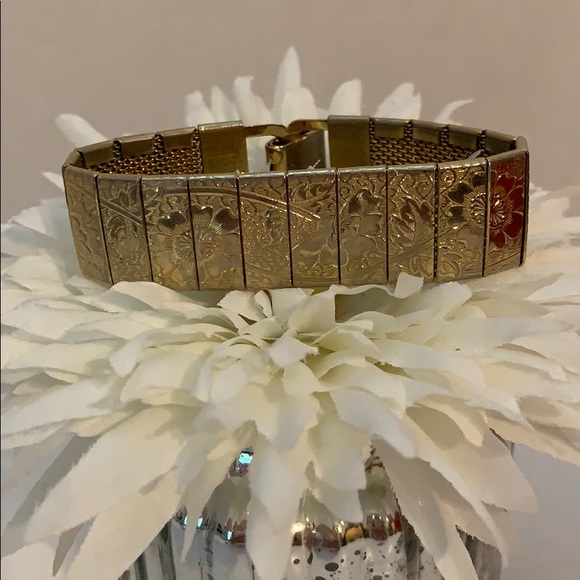 Vintage Goldtone Bracelet - Picture 4 of 8